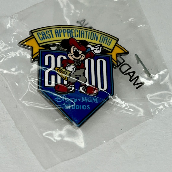 Disney Pin MGM Studios Cast Appreciation Day Director Mickey 2000 - Picture 2 of 5